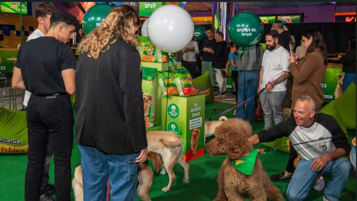 הקרנת סרט לבעלי כלבים