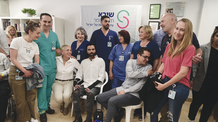 איציק סעידיאן נפרד מהצוות הרפואי 