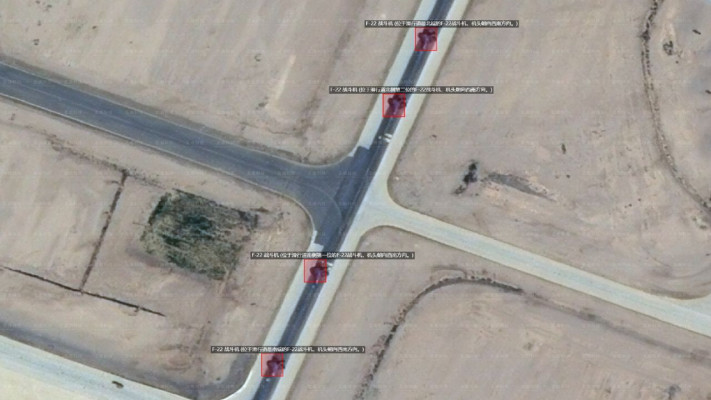 צילום לווין סיני של בסיס עובדה: ארבעה מטוסי F22 על מסלול ההמראה