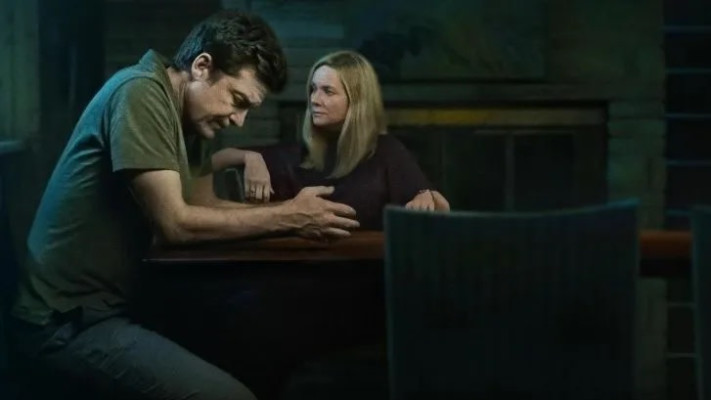 משפחה נשאבת לעולם אפל. אוזרק