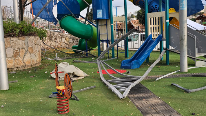 נזק כבד בגן שעשועים בבית שמש 