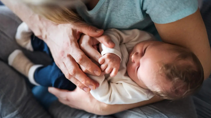 בשונה ממבוגרים או מתבגרים, תינוקות ופעוטות לא יכולים להגיד ''אני מפחד'' או ''משהו מדאיג אותי''