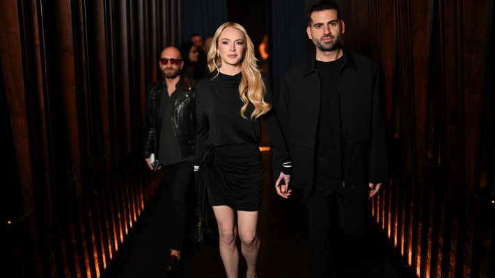 לינדזי לוהן יחד עם בעלה באדר שמאס (צילום:  Samir Hussein/Getty Images for One & Only)