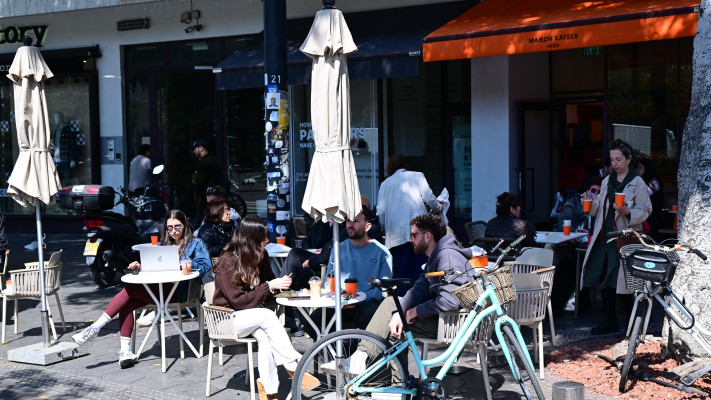 בתי קפה בתל אביב במלחמה עם איראן