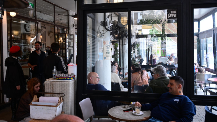 בית הקפה ''התחתית'' בתל אביב, ספג נזקים מהטיל האיראני