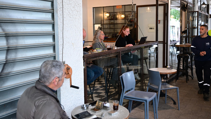 בית הקפה ''התחתית'' בתל אביב, ספג נזקים מהטיל האיראני