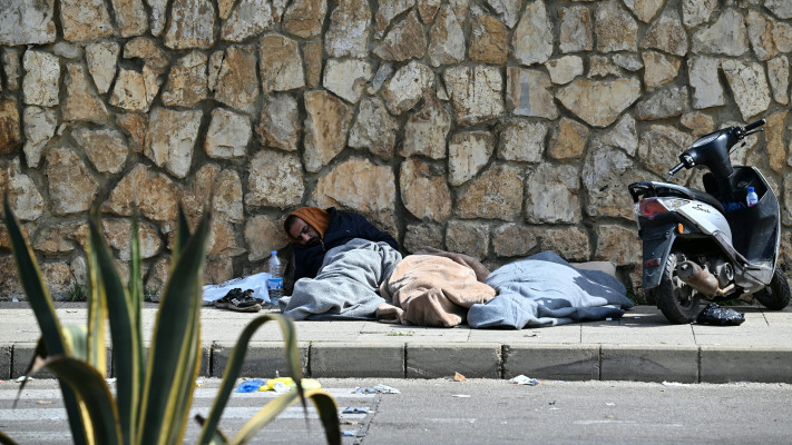 אזרחים בלבנון ישנים ברחוב