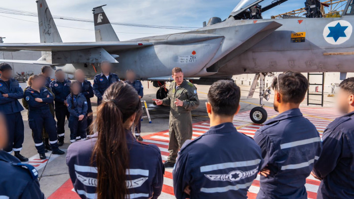 מפקד חיל האוויר אלוף תומר בר בבסיס תל נוף