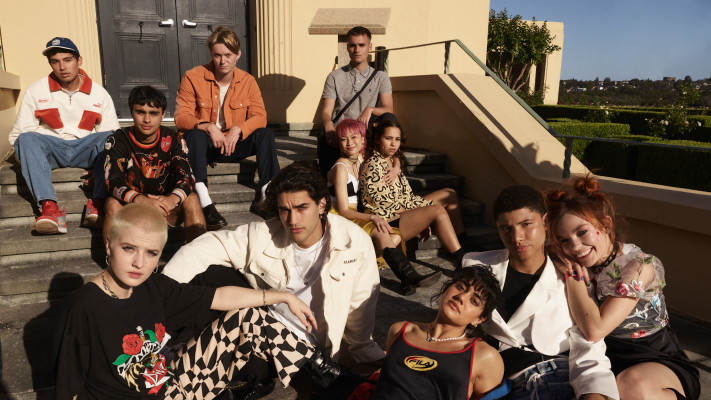 רימייק מוצלח לסדרת הנעורים האוסטרלית. Heartbreak High