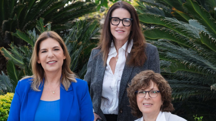 דפנה רבינוביץ, ראש מועצת שוהם דינה פרומוביץ, מנכ''ל המועצה רויטל פיטרמן, גזברית המועצה