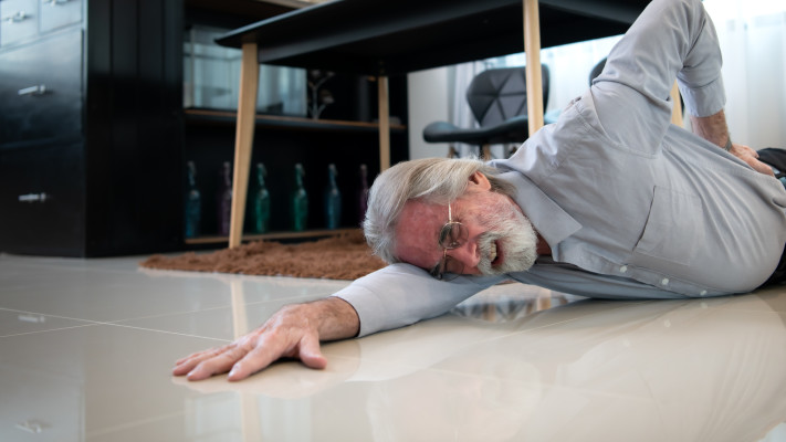 נפילה בבית. סכנה בזמן לחץ