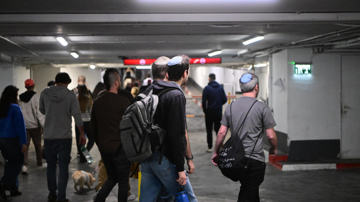 המטח מאיראן: הישראלים יורדים למקלט במרכז הארץ