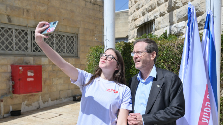 נשיא המדינה יצחק הרצוג בעמותת ''לב אחד''