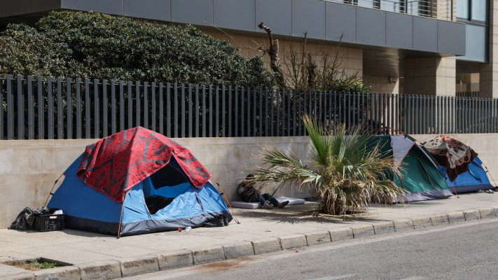 אוהלי עקורים בביירות