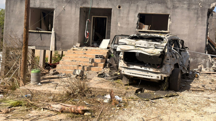 נזק רב בזרזיר אחרי פגיעת הטיל האיראני