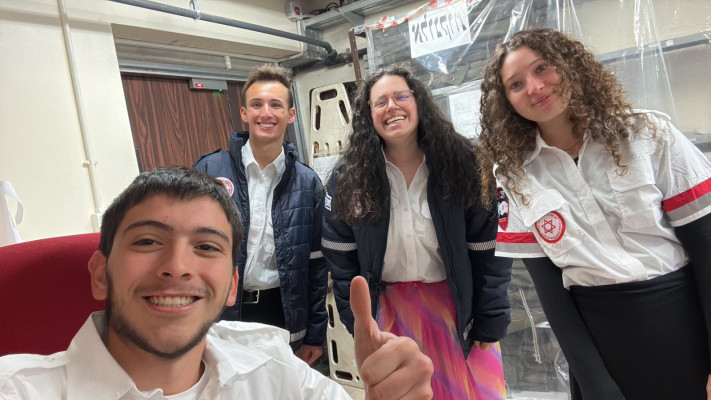 בנג'מין קפוטיאנסקי (משמאל)