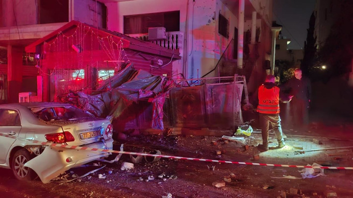 מד''א בזירת נפילת רסיס במרכז הארץ