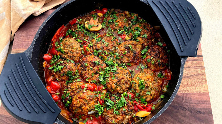 קציצות על מצע ירקות