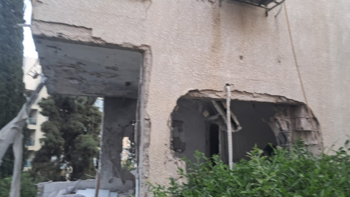 זירת פגיעת הטיל מאיראן ברמת גן