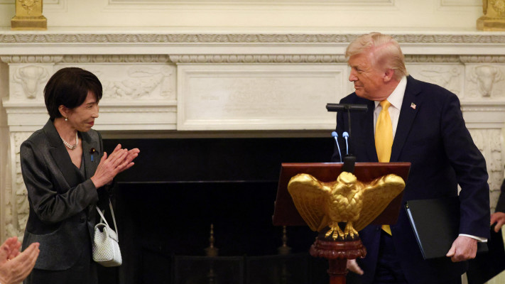דונלד טראמפ וסנאה טקאיצ'י בבית הלבן