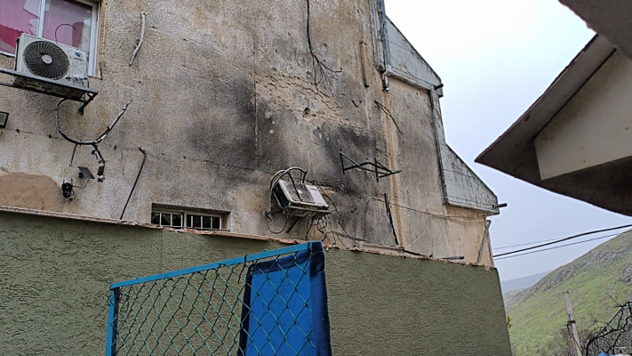 נזק במטולה אחרי מטח הירי לצפון