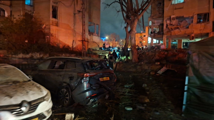 זירת ההרס בערד לאחר נפילת הטיל האיראני