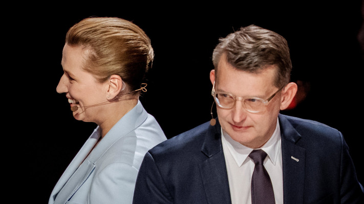 שר ההגנה של דנמרק, טרואלס לונד פולסן, וראש ממשלת דנמרק מדה פרדריקסן בדיבייט