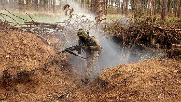חיילי אוקראינה מתאמנים במחנות של הצבא הבריטי