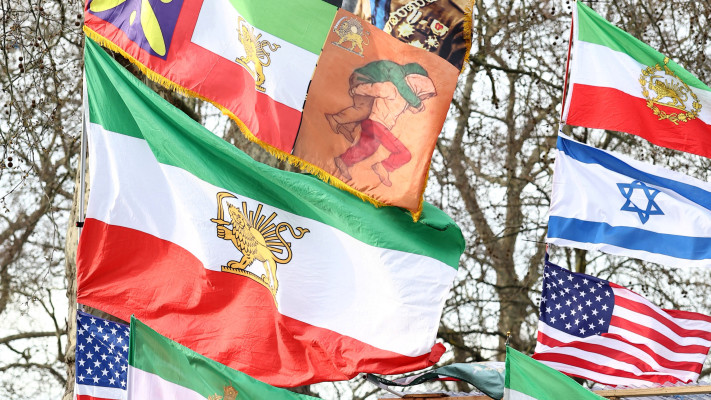 מחאות של מתנגדי המשטר האיראני מול שגרירות המדינה בלונדון