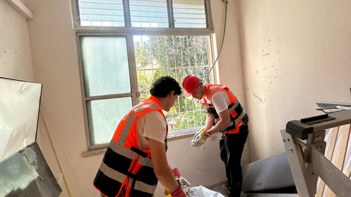 פעילי לב אחד בת''א