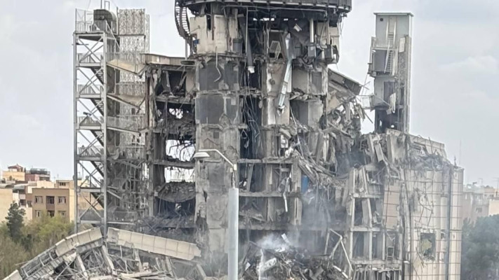 בניין של ארגון תעשיות האלקטרוניקה של משרד ההגנה האיראני אחרי תקיפת חיל האוויר