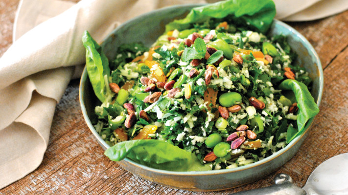  סלט כרובית בעשבי תיבול, פיסטוקים ומשמשים