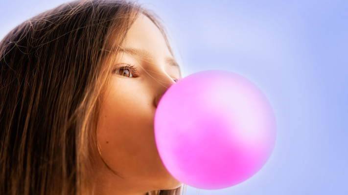 לעיסת מסטיק, אילוסטרציה