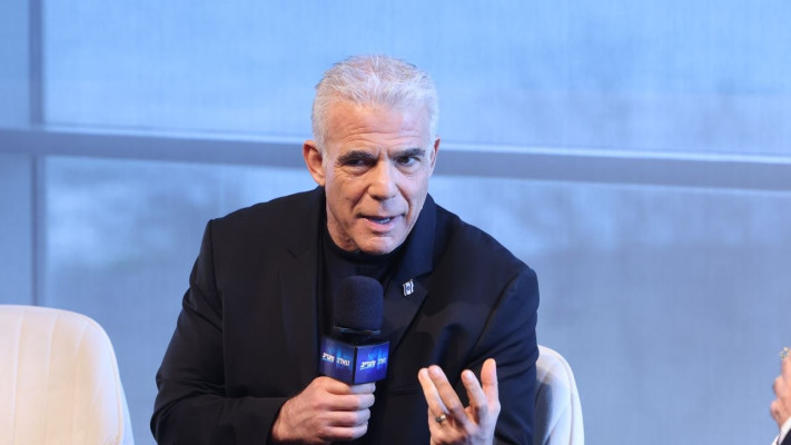 \'\'אי אפשר להכריע אף מערכה רק באופן צבאי\'\'. יאיר לפיד