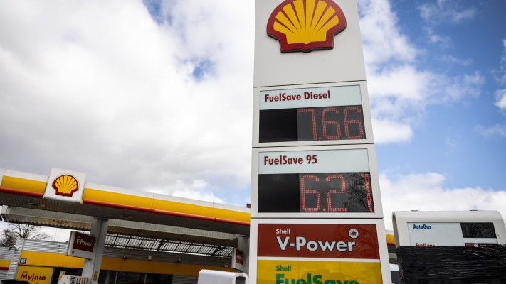 הממשלה הפולנית קבעה תקרת מחירים. תחנת דלק בפולין