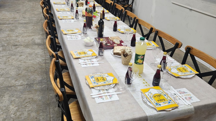 ניר עם אירח בליל סדר את תושבי הצפון