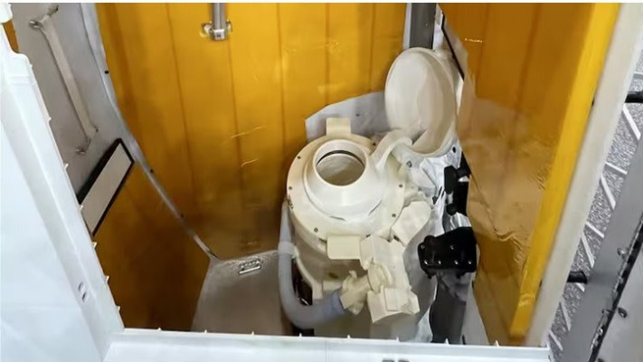 תא השירותים בחללית אוריון