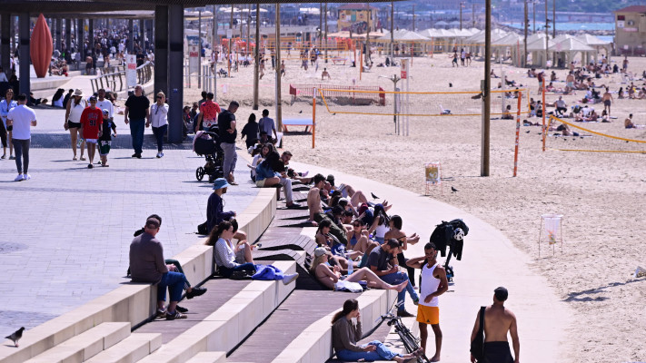 הטיילת וחוף הים בתל אביב בבוקר הפסקת האש עם איראן