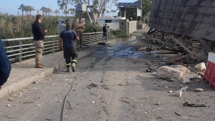 גשר אל-קאסמיה על נהר הליטאני, המחבר בין צור לצידון, לאחר שהותקף 