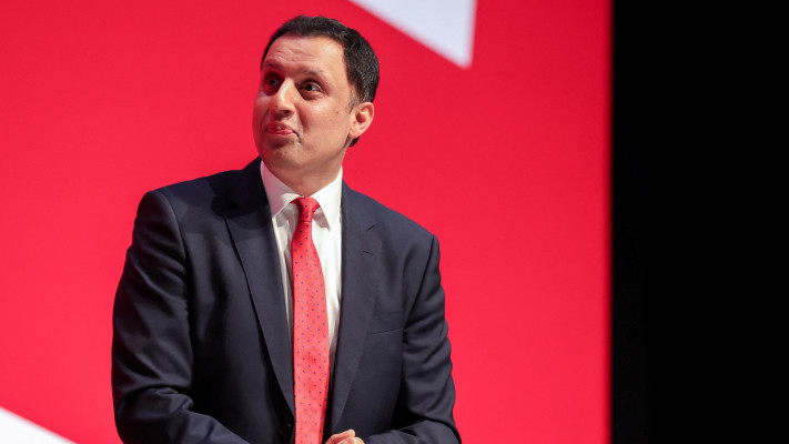 אנס סרוואר, מנהיג מפלגת הלייבור הסקוטית