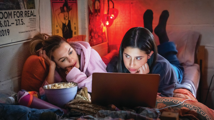 ''שותפות'', ROOMMATES 