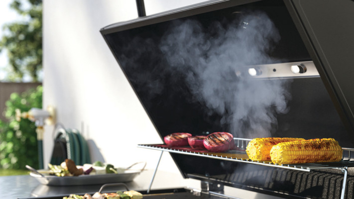 ה־B&Aring;TSK&Auml;R של איקאה הוא גריל פחמים שחושב כמו מטבח אמית