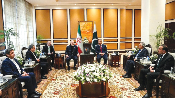 המשלחת האיראנית עם ראש ממשלת פקיסטן
