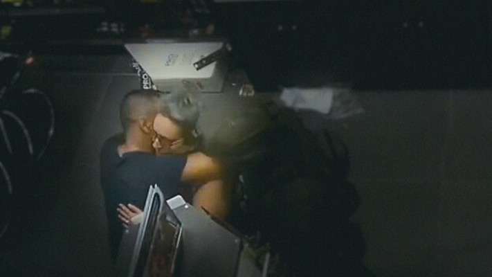 אמה של אמילי דמארי לאחר החילוץ מהטבח 