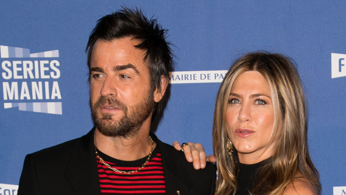 ג'ניפר אניסטון וג'סטין ת'רו (צילום:  Marc Piasecki/Getty Images)