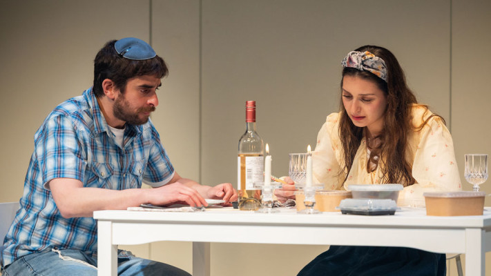 מי שסוכתו נופלת