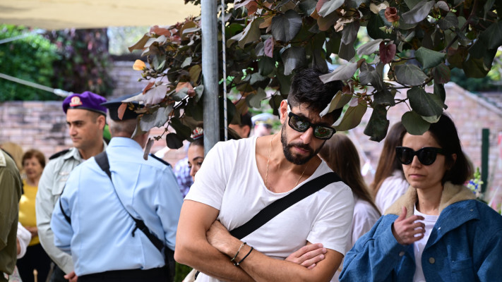 עידן עמדי בטקס יום הזיכרון לחללי צה''ל בקרית שאול