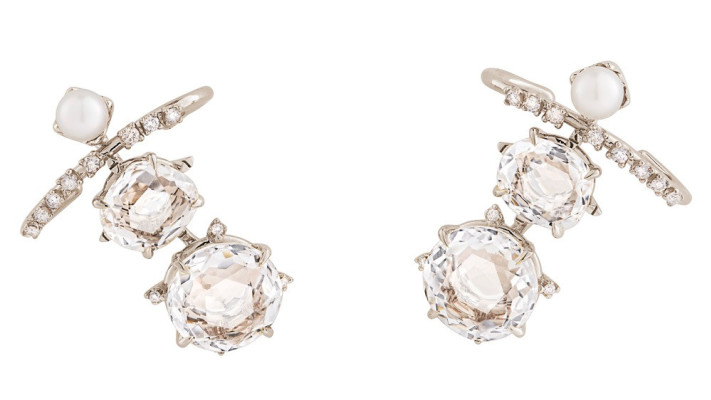 עגילי זהב אצילי, קריסטל, יהלומים ופנינים מקולקציית GRAVITY. מחיר&lrm; 25,330 ₪ (צילום: יחצ)