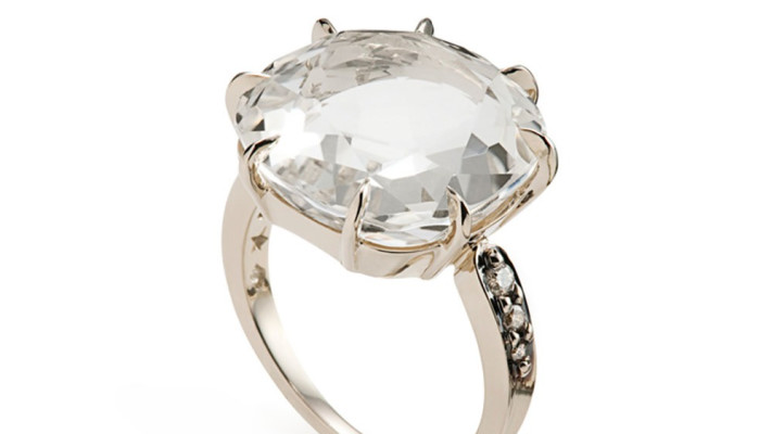 טבעת זהב אצילי, קריסטל ויהלומים מקולקציית MOONLIGHT. מחיר 13,350 ₪ &lrm; (צילום: יחצ)