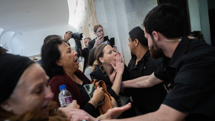 מהומות בבית המשפט העליון בדיון על הקמת ועדת חקירה